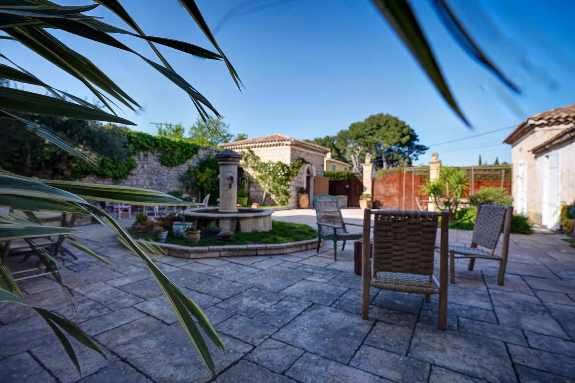 Отель La Bastide Du Castellet Ле-Кастелле Экстерьер фото