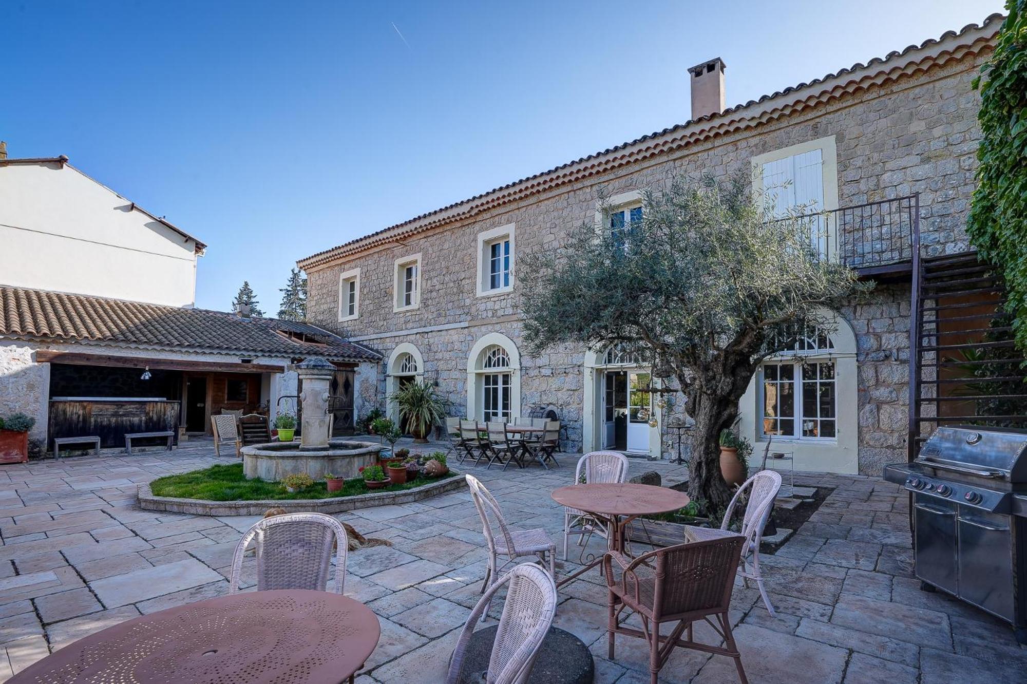 Отель La Bastide Du Castellet Ле-Кастелле Экстерьер фото